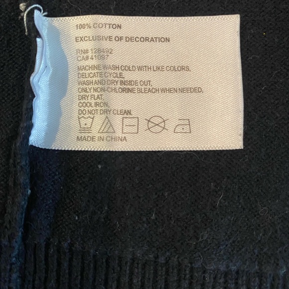 Men Large, Greg Norman, Black Crewneck Sweater Retail: $50 - Picture 4 of 7